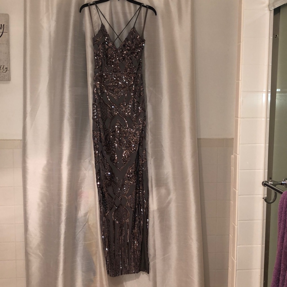 Gorgeous sequin evening gown by The Windsor Store✨